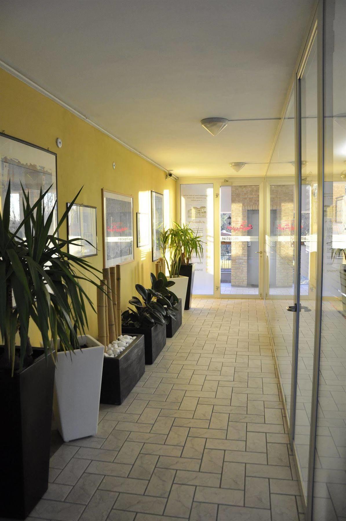 Residence San Prospero Garbagnate Milanese Exterior photo